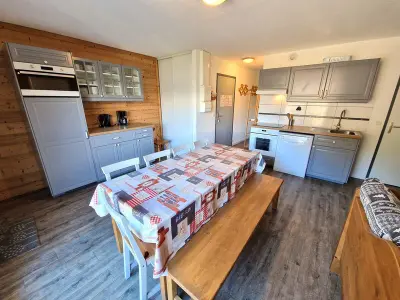 Appartement à Valfréjus, Appartement 3 Pièces + Cabine 8/10 Pers. - Cœur de Station, Proche Pistes et Commerces, 55m² - L955359