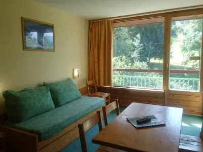 Appartement à Les Arcs 1800, Studio skis aux pieds, proche commerces, balcon exposé Sud-Ouest - L948740
