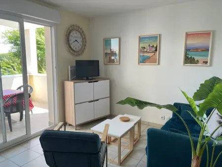 Appartement moderne 3 pièces avec balcon, ascenseur, proche plages et commerces, parking inclus - Photo 3