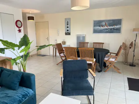 Appartement moderne 3 pièces avec balcon, ascenseur, proche plages et commerces, parking inclus - Photo 4