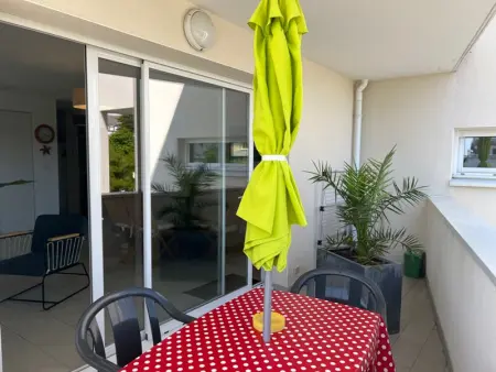 Appartement moderne 3 pièces avec balcon, ascenseur, proche plages et commerces, parking inclus - Photo 6