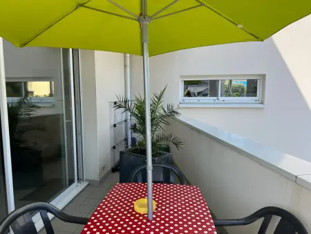 Appartement moderne 3 pièces avec balcon, ascenseur, proche plages et commerces, parking inclus - Photo 7