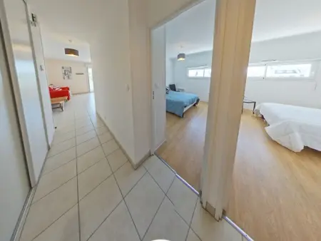 Appartement moderne 3 pièces avec balcon, ascenseur, proche plages et commerces, parking inclus - Photo 11