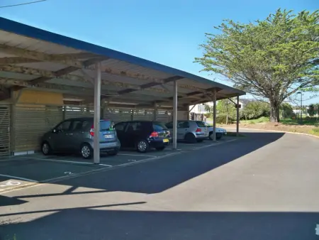 Appartement moderne 3 pièces avec balcon, ascenseur, proche plages et commerces, parking inclus - Photo 14