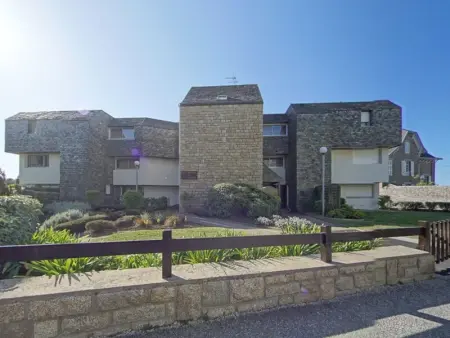 Spacieux studio terrasse, mer à 700m commerces, parking privé, Wi-Fi inclu - Photo 9