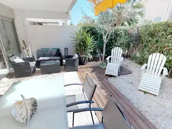 Wohnung in Menton,Superbe 2P rénové avec jardin, piscine et proche mer à Menton FR-1-196-164 N°880875