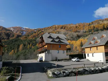 Charmant Duplex Montagnard à Pra Loup 1500 - Idéal pour 6 Personnes avec Wi-Fi et Parking Privé - Photo 5