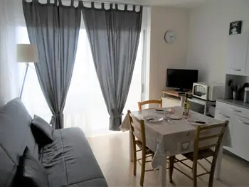 Appartement à Balaruc les Bains, T2 avec balcon, animaux admis, parking privatif - L880984