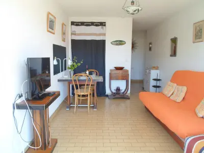 Appartement à Balaruc les Bains, Studio lumineux proche du centre ville de Balaruc-les-Bains, à 10 min des Thermes, avec terrasse - L881006