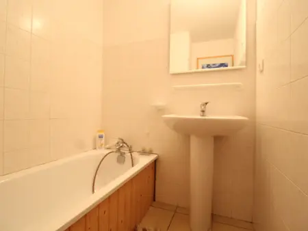 Appartement cosy 4 pers au pied des pistes avec wifi, balcon et casier à ski - Photo 4