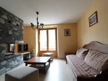 Apartment in Lanslebourg Mont Cenis,Spacieux duplex 10 pers à Lanslebourg avec cheminée, WIFI, 4 chambres FR-1-508-43 N°881132