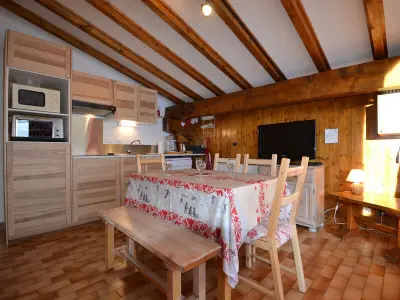 Appartement à Notre Dame de Bellecombe, Charmant appart 4/5 pers au pied des pistes avec balcon, Wifi, parking, animaux OK - L881248