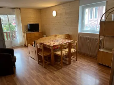 Appartement à Brides les Bains, Charmant T2 au Centre de Brides-les-Bains avec Balcon, Parking et WIFI - L881347