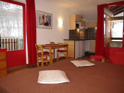 Appartement à Brides les Bains, Studio 4 pers, double exposition, balcon sud/ouest, parking, wifi, animaux acceptés - L881359