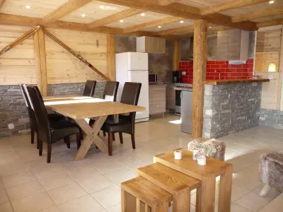 Chalet à La Toussuire, Chalet confortable 8 pers, skis aux pieds, 3 ch, parking, animaux admis - L830938