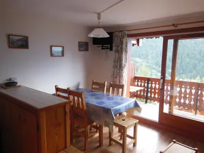 Appartement à Champagny en Vanoise, Champagny-en-Vanoise, 2 pièces, 6 pers, balcon, local à skis - L881402