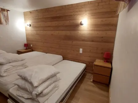 Chalet rénové, 3 chambres, à 5 min des remontées, poêle à bois, parking, animaux acceptés - Photo 9
