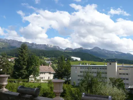 Belle maison au centre de Villard de Lans avec grande terrasse et jardin - Photo 4