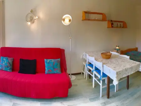 Appartement rénové avec balcon exposé plein sud, proche commerces et parking gratuit - Photo 3