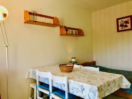 Appartement rénové avec balcon exposé plein sud, proche commerces et parking gratuit - Photo 5