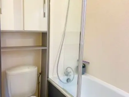 Appartement rénové au pied des pistes, balcon sud, commerces à proximité, parfait pour 4 personnes - Photo 3