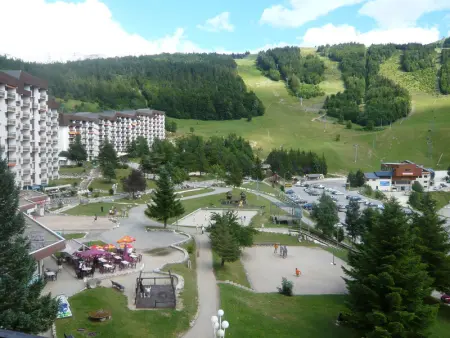 Appartement rénové au pied des pistes, balcon sud, commerces à proximité, parfait pour 4 personnes - Photo 8