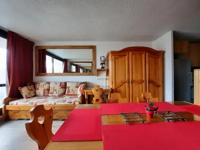 Appartement à Les Menuires, Appartement charmant, ski au pied, 4 à 6 pers, balcon sud, Wi-Fi, casier à skis, proche commerces - L881496