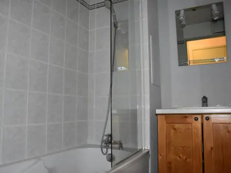 Appartement cosy avec balcon, 300m du centre, proche commerces et pistes, piscine chauffée - Photo 7