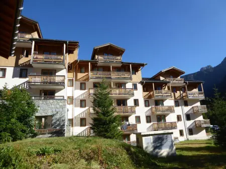 Appartement cosy avec balcon, 300m du centre, proche commerces et pistes, piscine chauffée - Photo 12