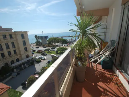 Appartement à Menton, Beau 3P rénové avec terrasse, parking privé et climatisation - L952755