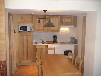 Appartement à Val d'Isère, Appartement cosy centre ville, 4-5 pers, WIFI, proche pistes - L951038