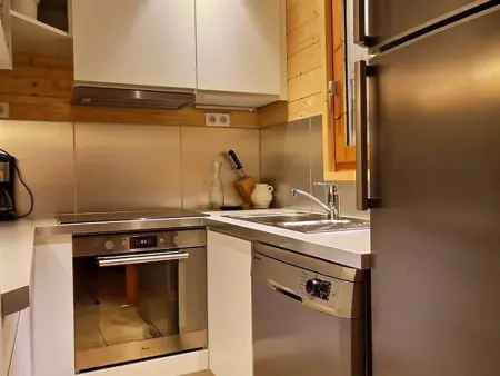 Chalet rénové pour 10 avec jacuzzi, cheminée et WiFi aux pieds des pistes - Photo 4