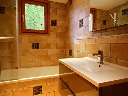 Chalet rénové pour 10 avec jacuzzi, cheminée et WiFi aux pieds des pistes - Photo 7