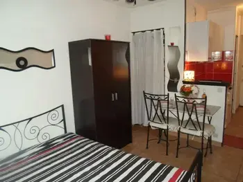 Appartement à Balaruc les Bains, Mini-studio climatisé proche des Thermes de Balaruc-les-Bains, avec wifi et parking - L881609