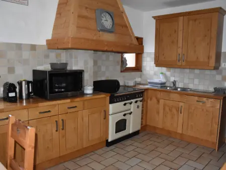 Luxueux chalet ensoleillé, ski aux pieds, près des pistes et du centre. - Photo 4