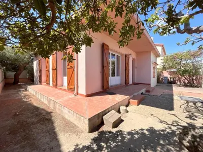 Maison à Le Barcarès, Maison climatisée 3* à 50m de la plage, pour 6 pers avec jardin, WiFi et parking – Le Barcarès - L830982