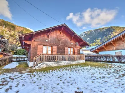 Chalet à Morzine, Chalet Individuel avec Jardin à 600m du Centre de Morzine – 2 Chambres, Wifi, Parking - L831029