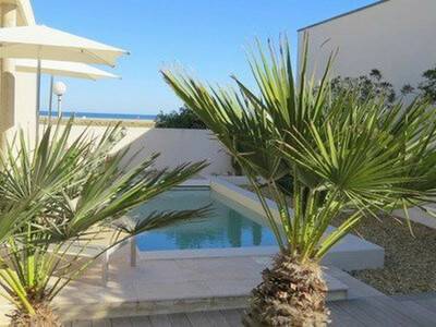 Superbe villa luxe piscine chauffée privée face mer 8ERTAR7, Villa 8 personnes à Le Barcarès FR-1-529-45