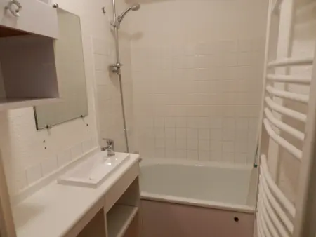 Appartement 2 pièces cabine au pied des pistes avec balcon et casier à skis - Photo 4