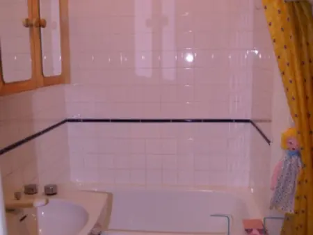 Studio cabine cosy avec balcon, 400m des pistes, casier à skis, proche commerces et remontées mécaniques. - Photo 3