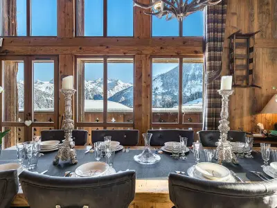 Chalet à Courchevel 1550, Superbe chalet avec 5 chambres, jacuzzi et services de luxe, à 300m des pistes à Courchevel Village - L831085