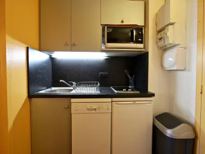 Studio cabine à Chamrousse 1750, pied des pistes avec balcon et piscine en été - Photo 6