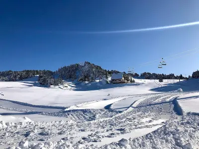 Studio cabine à Chamrousse 1750, pied des pistes avec balcon et piscine en été - Photo 15