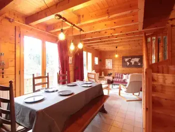 Chalet a Les Carroz d'Arâches,Chalet équipé avec poêle et garage, proche centre et remontées mécaniques FR-1-572-107 N°831103