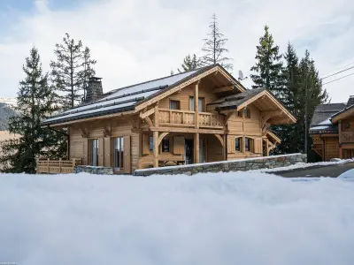 Chalet à La Tania, Chalet cosy à Courchevel La Tania - Idéal pour familles et amis, ski aux pieds ! - L831115