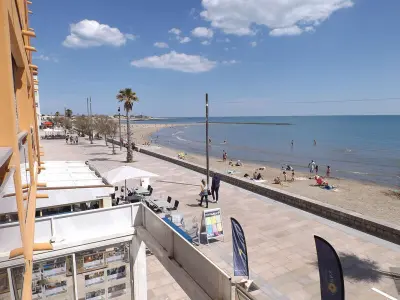 Appartement à Le Grau d'Agde, Appartement T2 Cabine en Front de Mer avec Terrasse à Agde - 5/6 Couchages - L882017