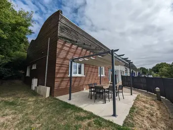 Alto Marne, Casa rural en Peigney, Gîte rénové au bord du lac avec terrasse, parking réservé, équipements modernes et aire de jeux. FR-1-611A-16 N°831140