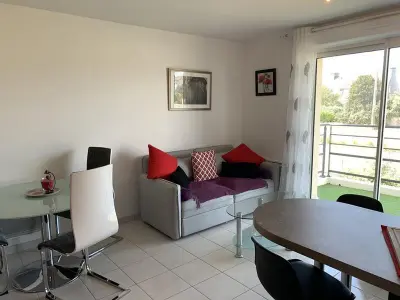 Appartamento a Ploemeur Le Fort Bloqué, Appartement 3 pièces, 200m de la plage, 4 pers., Wifi, parking privé, balcon avec transats - L882049