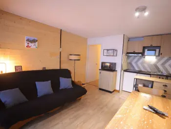 Appartement à Auris,Studio cabine rénové 4 pers, à 150m des pistes - Auris en Oisans FR-1-297-6 N°882181