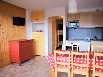 Appartement à Auris,Studio cabine rénové, grand balcon, 6 couchages, 300m des pistes d'Auris en Oisans FR-1-297-34 N°882191